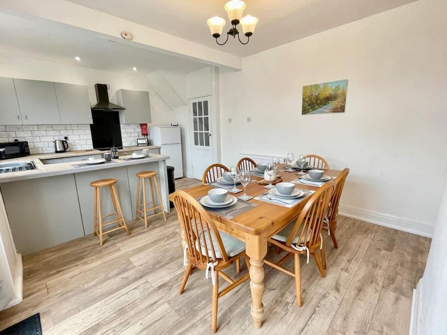 Portsmouth 3 Bedroom Getaway, Sleeps 6 Luaran gambar