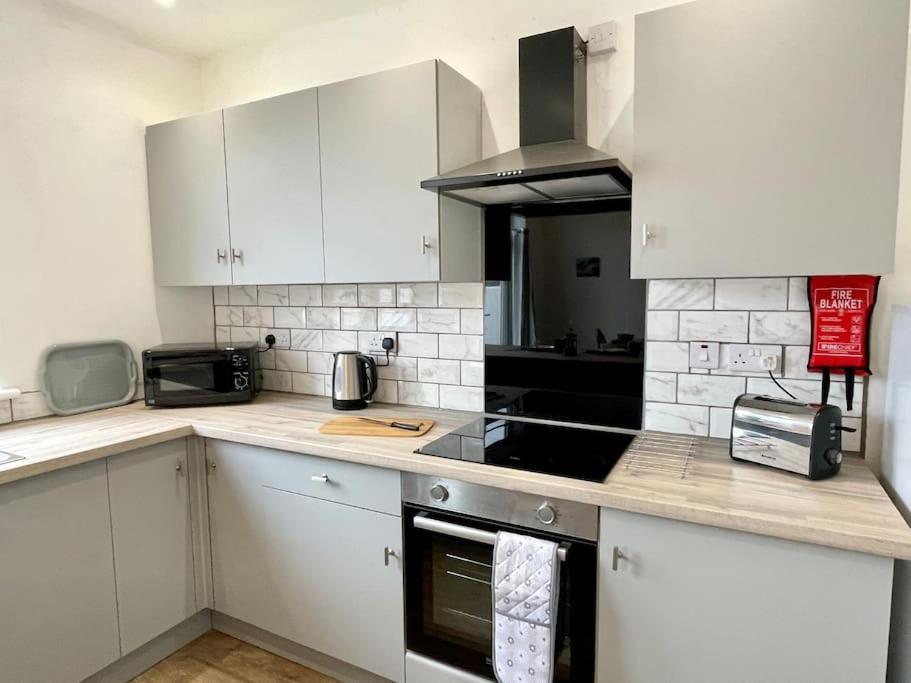 Portsmouth 3 Bedroom Getaway, Sleeps 6 Luaran gambar