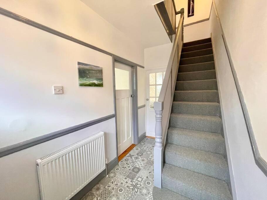 Portsmouth 3 Bedroom Getaway, Sleeps 6 Luaran gambar