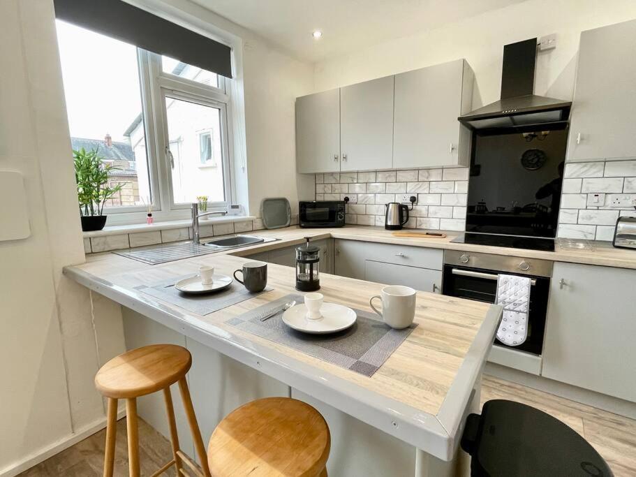 Portsmouth 3 Bedroom Getaway, Sleeps 6 Luaran gambar