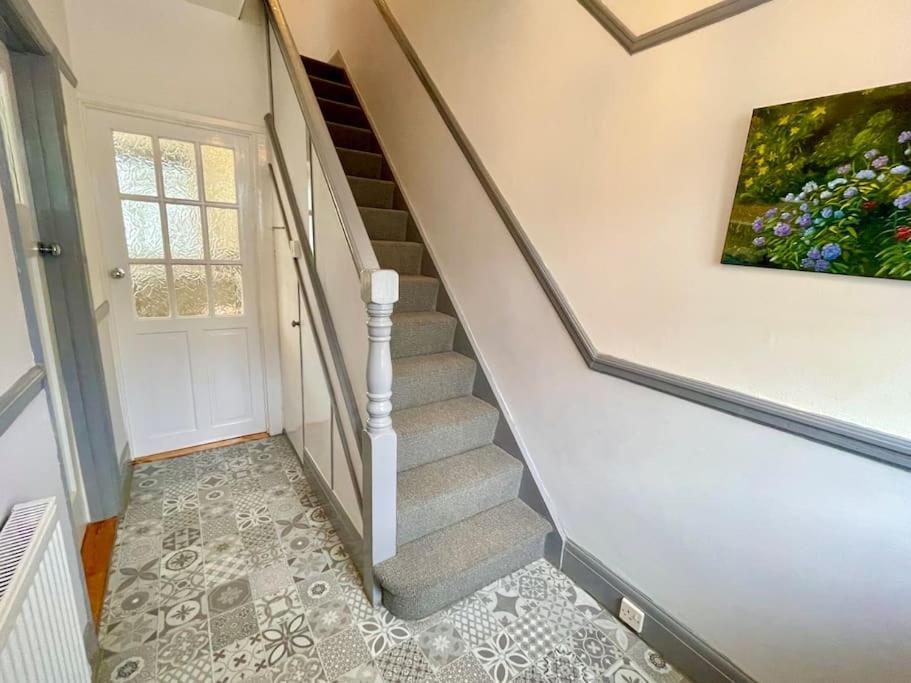 Portsmouth 3 Bedroom Getaway, Sleeps 6 Luaran gambar