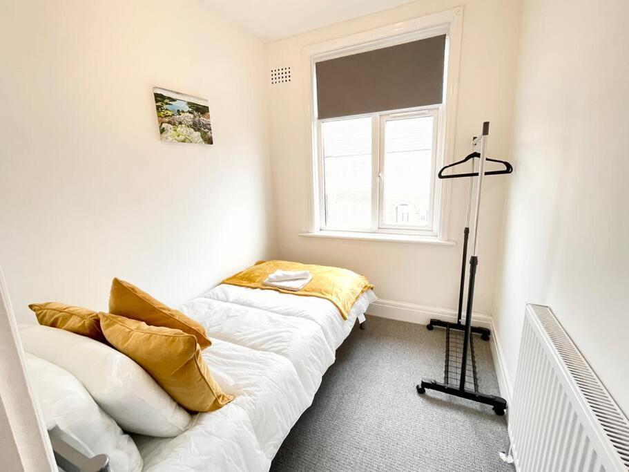 Portsmouth 3 Bedroom Getaway, Sleeps 6 Luaran gambar