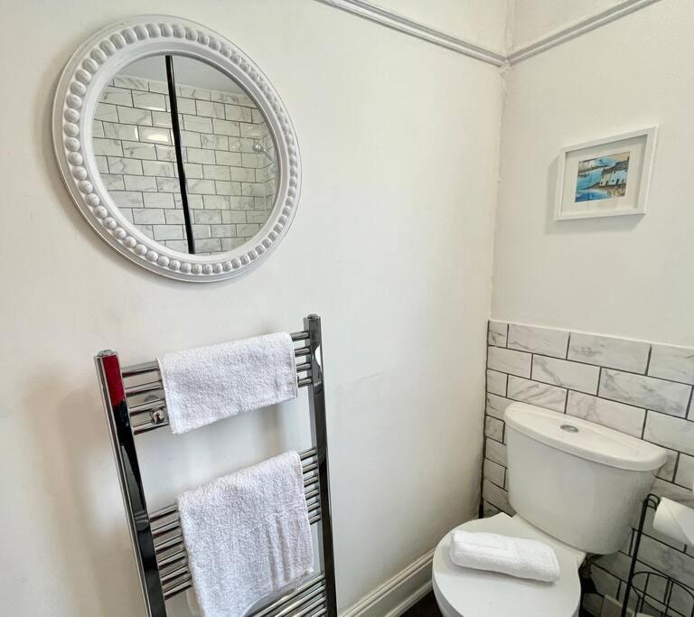 Portsmouth 3 Bedroom Getaway, Sleeps 6 Luaran gambar