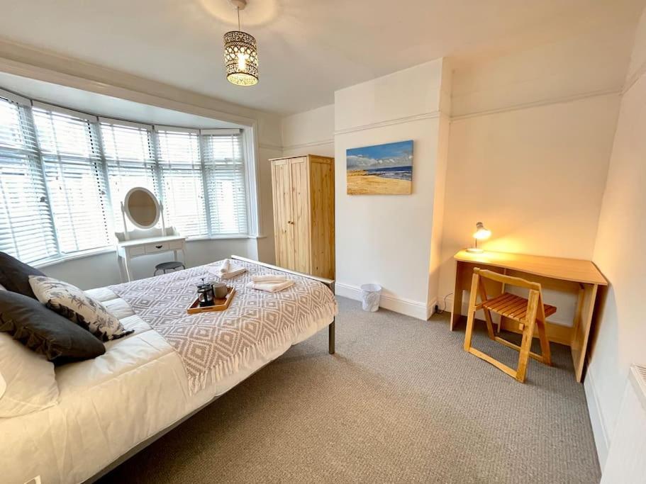 Portsmouth 3 Bedroom Getaway, Sleeps 6 Luaran gambar