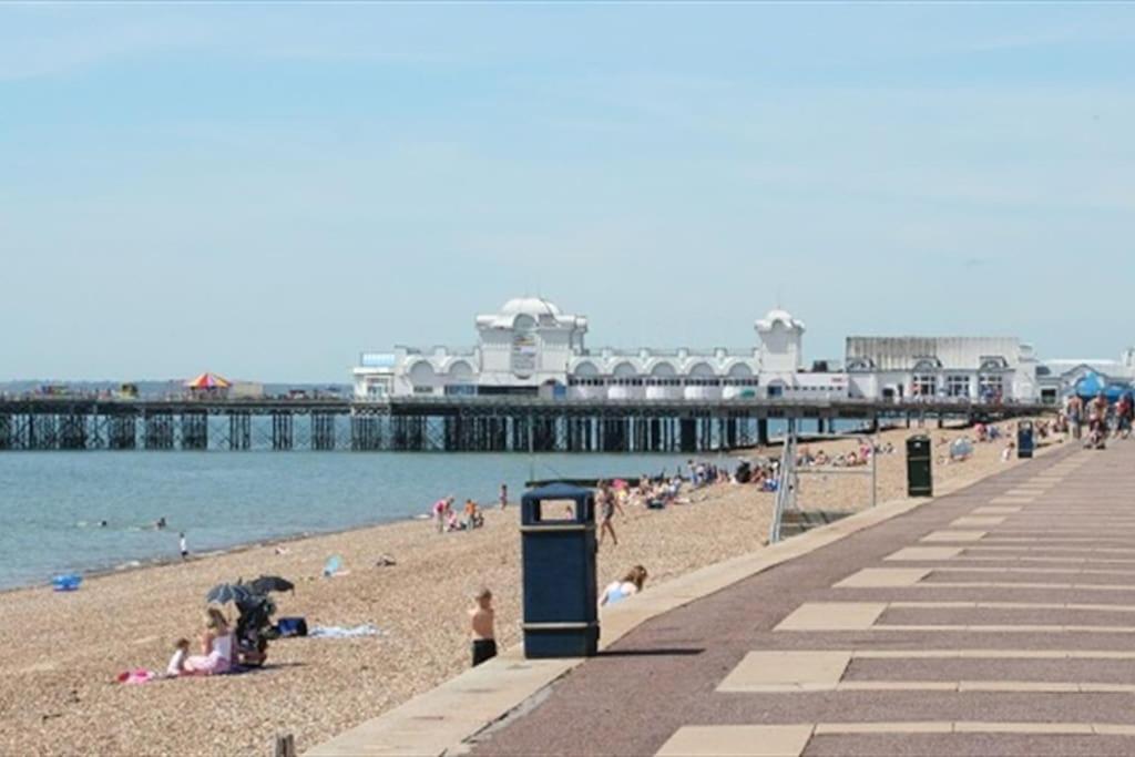 Portsmouth 3 Bedroom Getaway, Sleeps 6 Luaran gambar