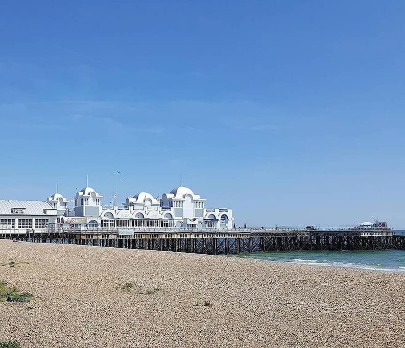 Portsmouth 3 Bedroom Getaway, Sleeps 6 Luaran gambar