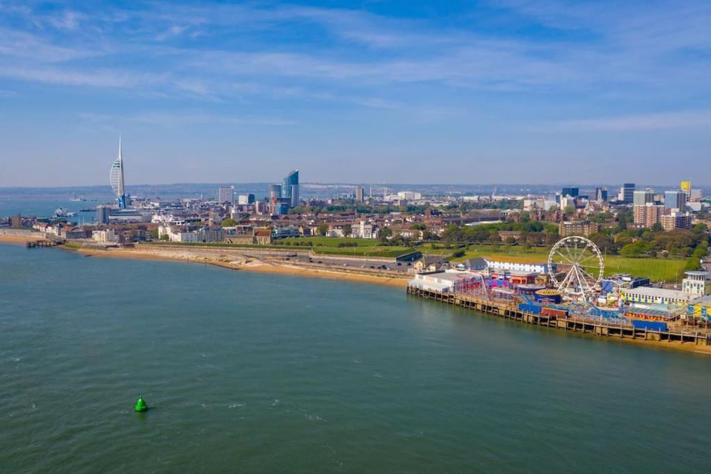 Portsmouth 3 Bedroom Getaway, Sleeps 6 Luaran gambar